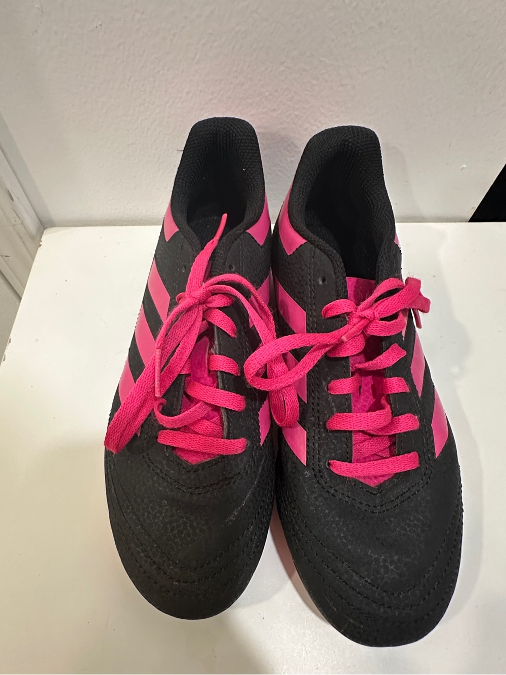 Adidas girls soccer cleats size 3.5 EUC
